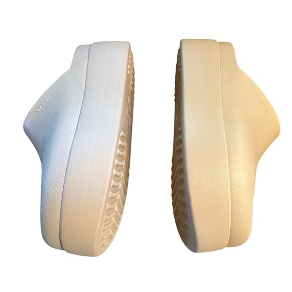 NWOT Women 9 Crocs Dylan Platform Clogs Slide-On Shoes Mules Wheat Beige - Picture 7 of 9